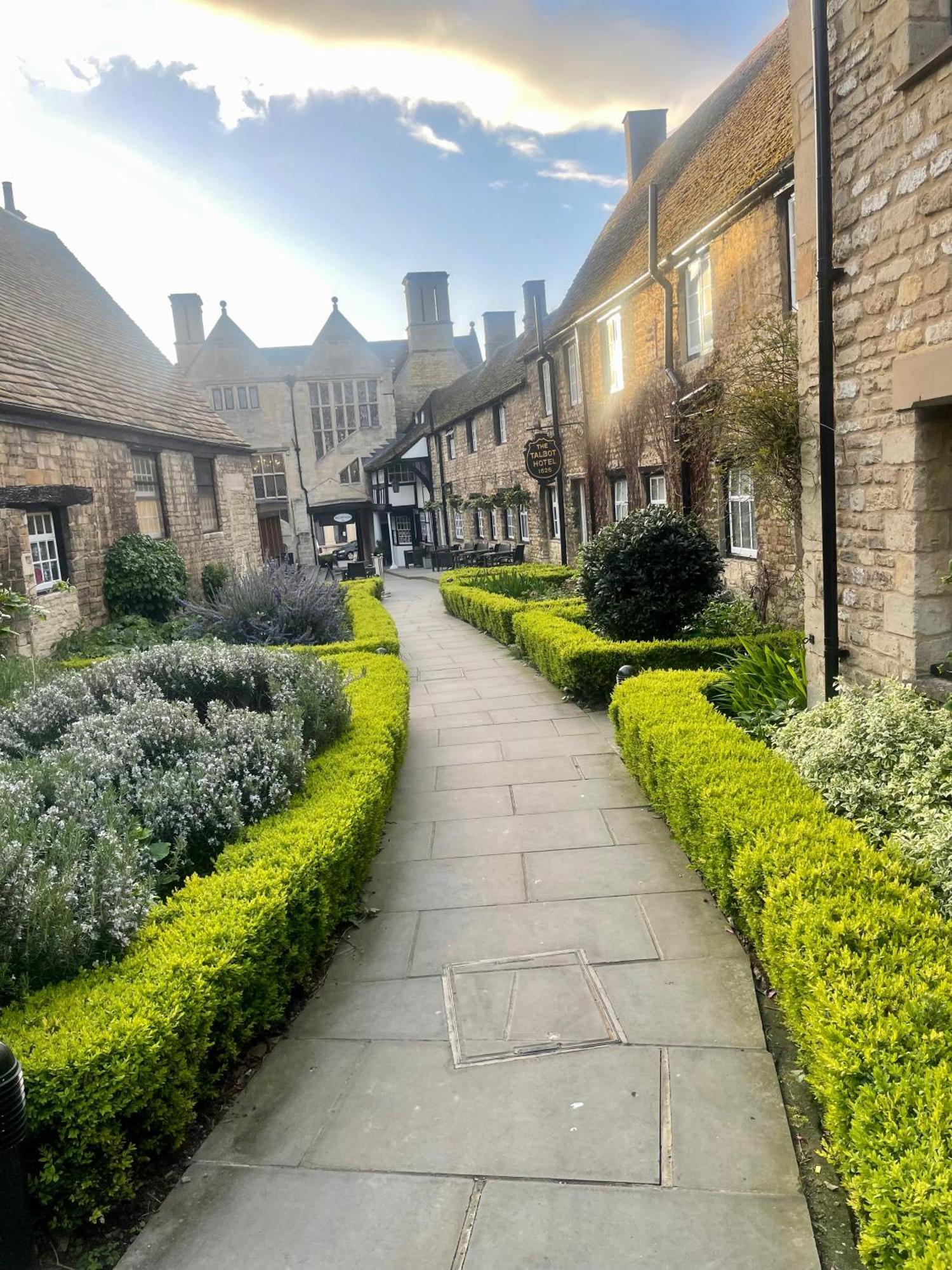 The Talbot Hotel, Oundle , Near Peterborough Екстер'єр фото